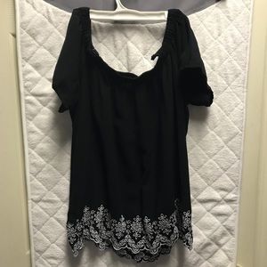 Old navy off the shoulder black and white top